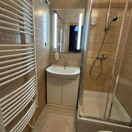 Lucni Dum Otel