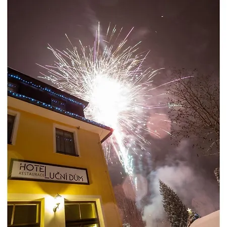 卢克尼杜姆酒店 扬斯凯拉兹涅